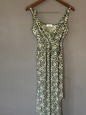 Kaileigh Women’s Small Green Floral Wide Leg Jumpsuit Wrap Style Sleeveless